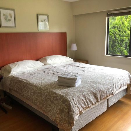 Comfort Cottage Guest House Near Subway Station, Bus And Downtown Vancouver Exterior photo